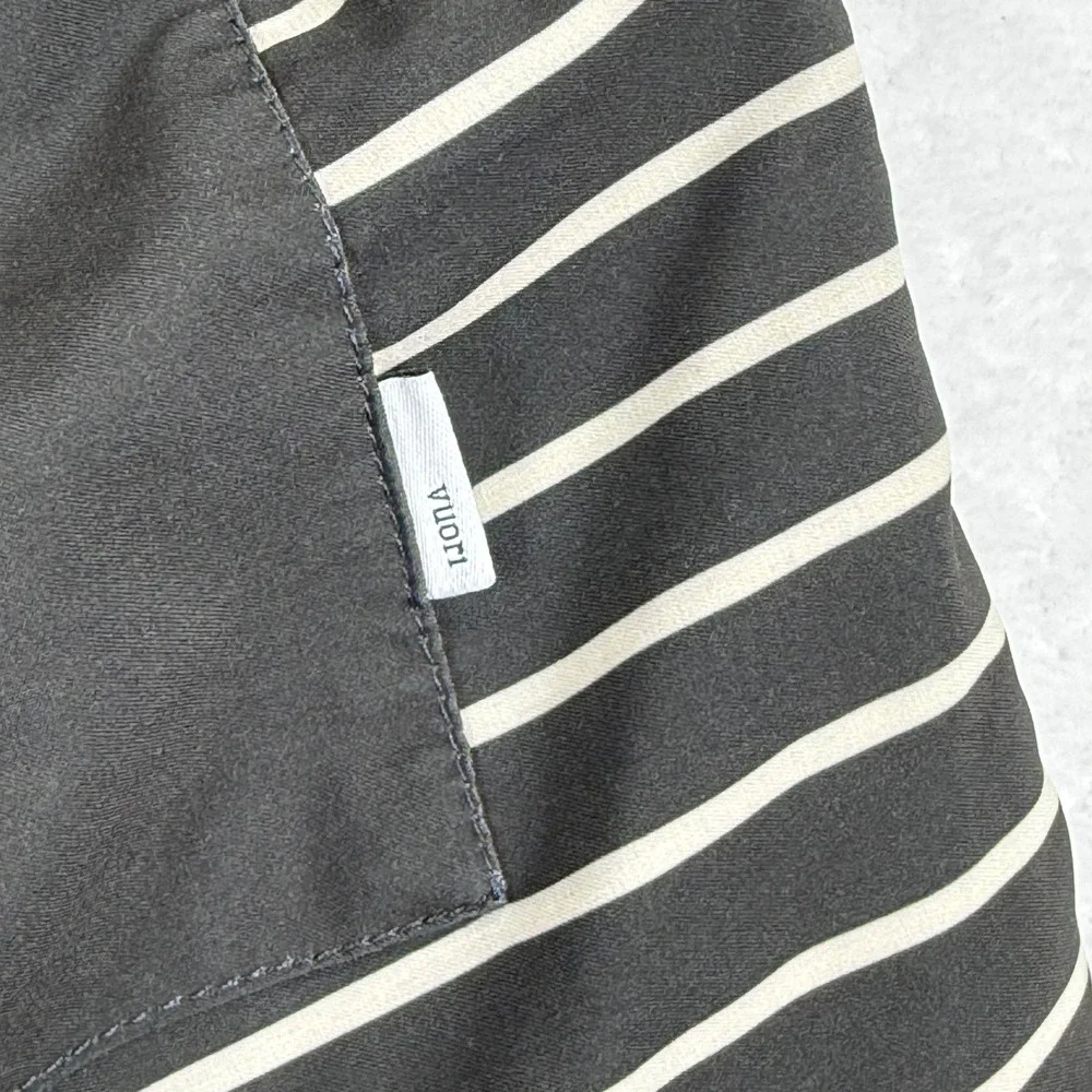Vuori Mens Banks Shorts Black White Striped Elastic Waist Board Shorts Size M